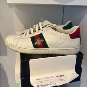 Women's Gucci Ace sneaker with bee